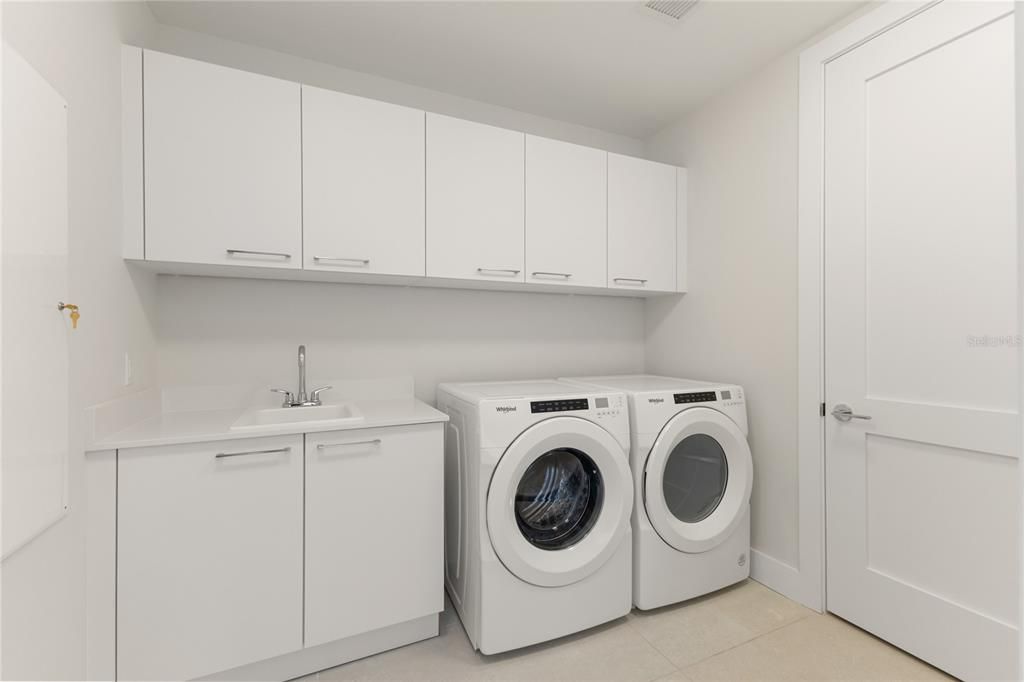 For Sale: $1,305,000 (2 beds, 2 baths, 1339 Square Feet)