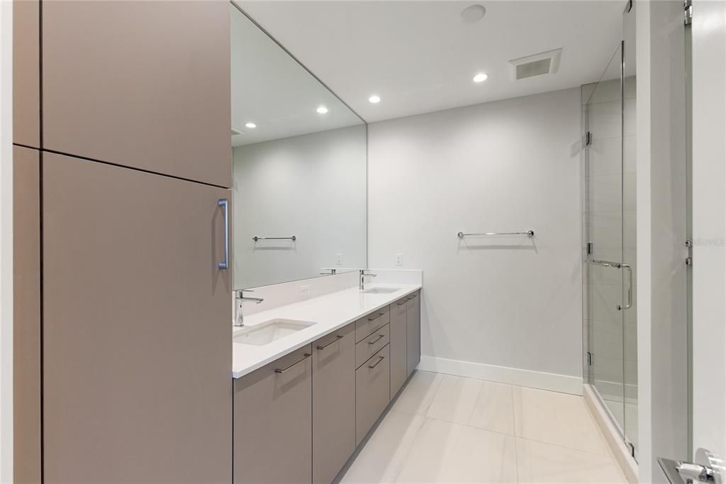 For Sale: $1,305,000 (2 beds, 2 baths, 1339 Square Feet)