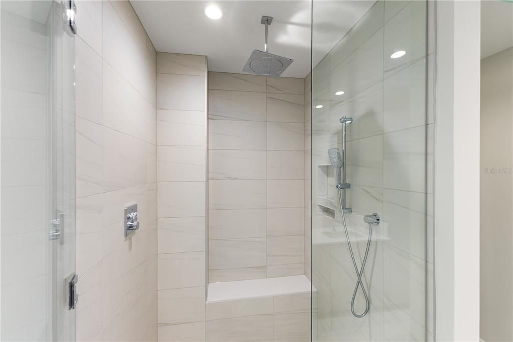 For Sale: $1,305,000 (2 beds, 2 baths, 1339 Square Feet)