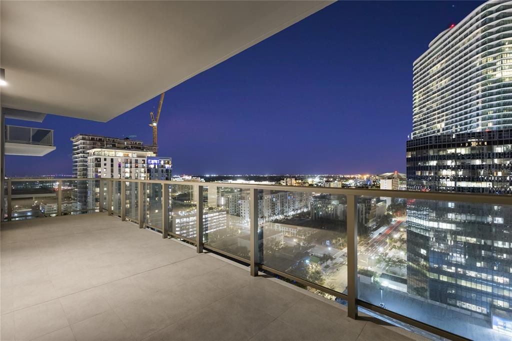 For Sale: $1,305,000 (2 beds, 2 baths, 1339 Square Feet)