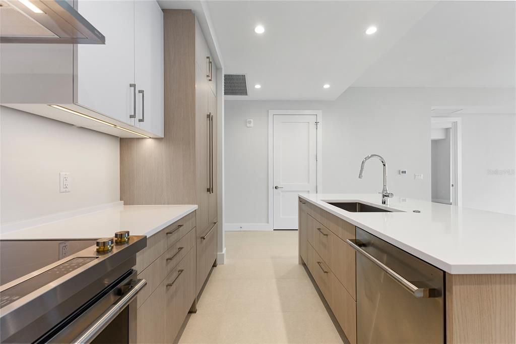 For Sale: $1,305,000 (2 beds, 2 baths, 1339 Square Feet)