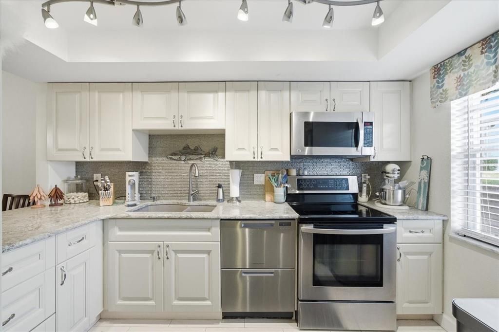 For Sale: $135,000 (2 beds, 1 baths, 965 Square Feet)