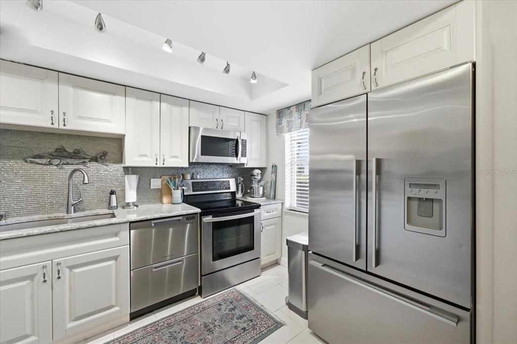 For Sale: $135,000 (2 beds, 1 baths, 965 Square Feet)