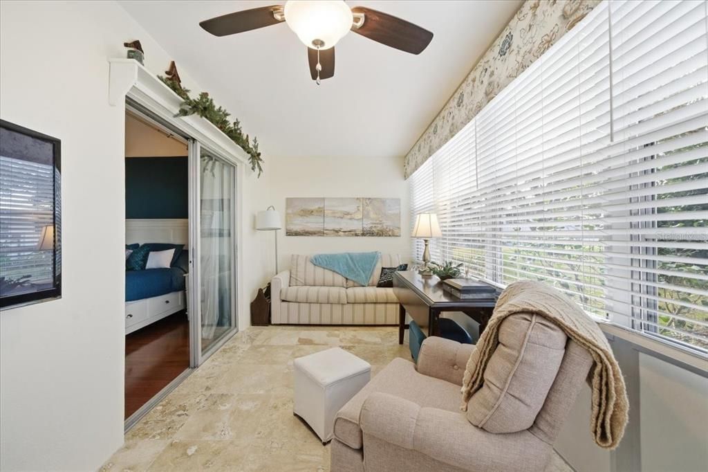 For Sale: $135,000 (2 beds, 1 baths, 965 Square Feet)