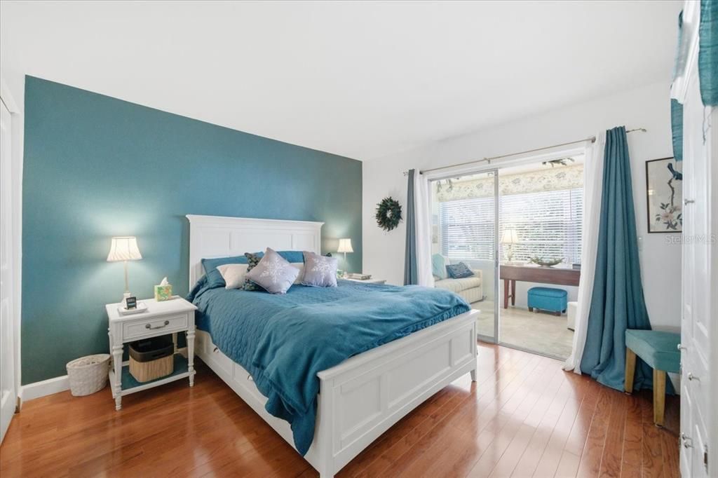 For Sale: $135,000 (2 beds, 1 baths, 965 Square Feet)