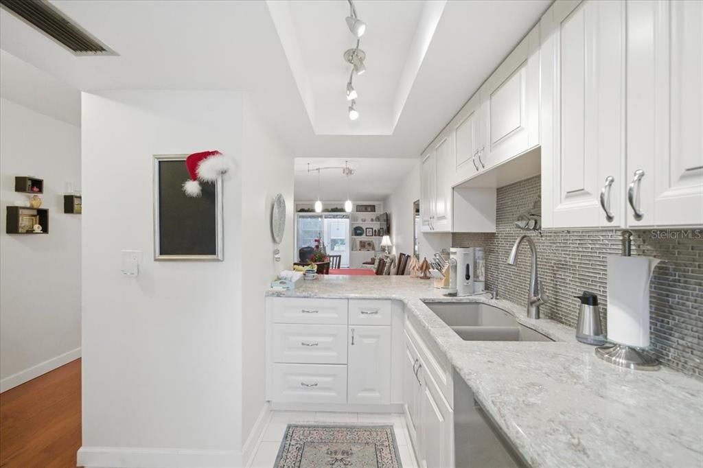 For Sale: $135,000 (2 beds, 1 baths, 965 Square Feet)