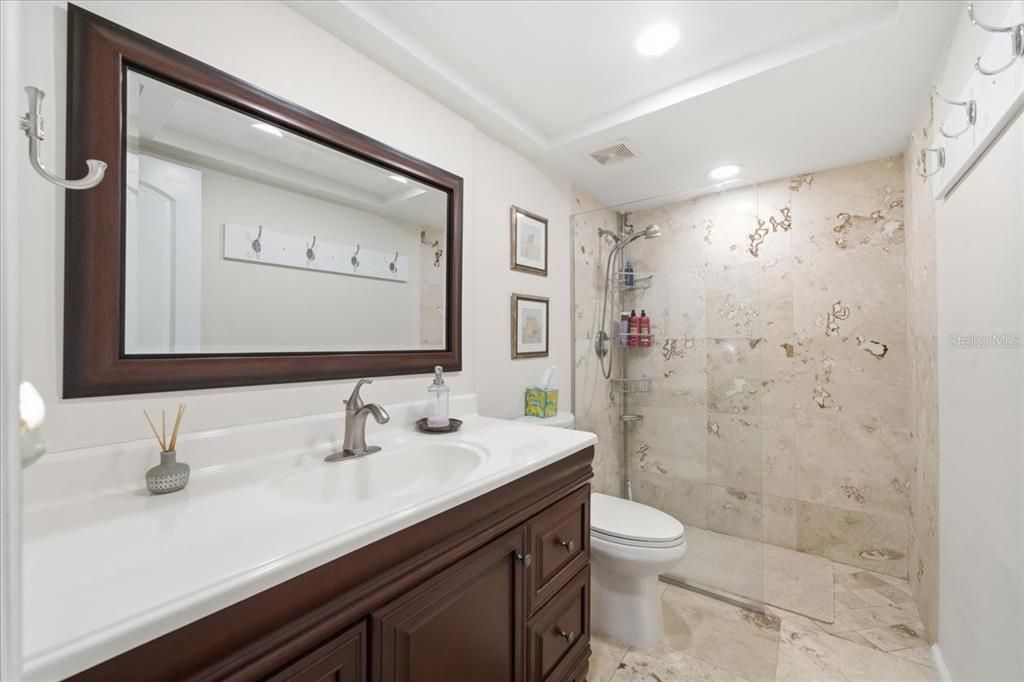 For Sale: $135,000 (2 beds, 1 baths, 965 Square Feet)