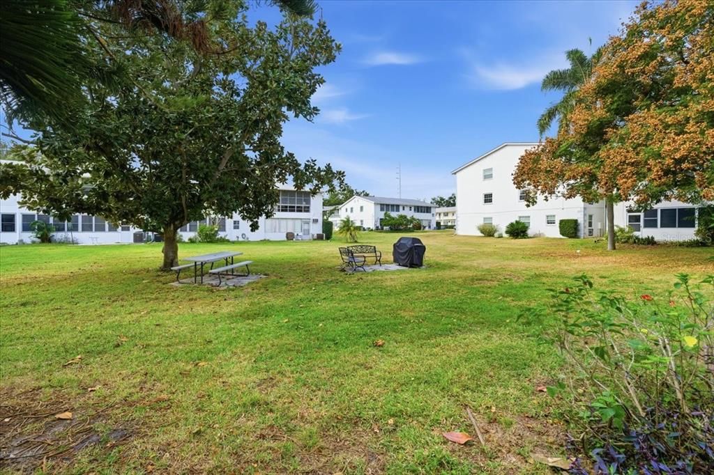 For Sale: $135,000 (2 beds, 1 baths, 965 Square Feet)