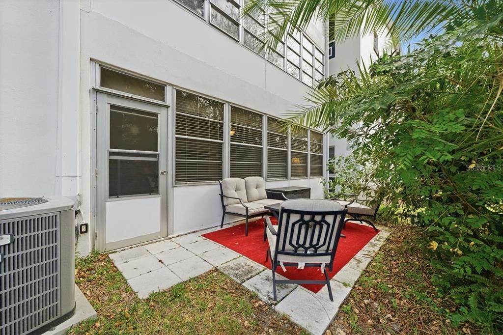 For Sale: $135,000 (2 beds, 1 baths, 965 Square Feet)