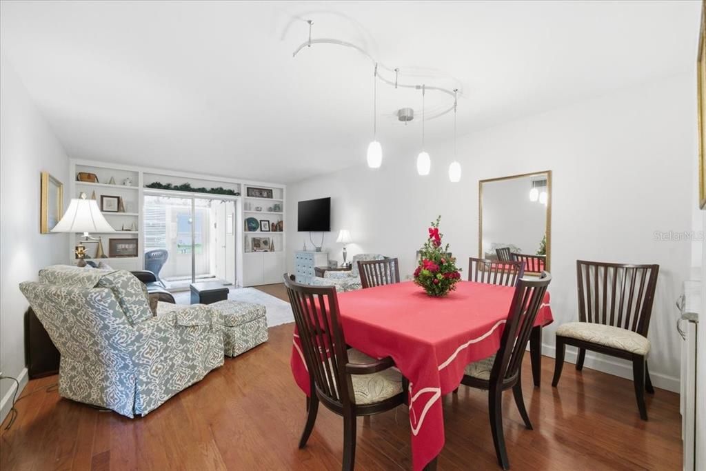 For Sale: $135,000 (2 beds, 1 baths, 965 Square Feet)