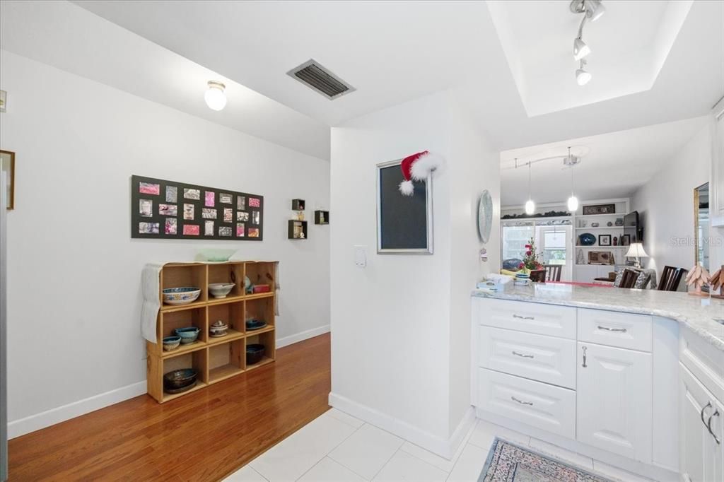 For Sale: $135,000 (2 beds, 1 baths, 965 Square Feet)