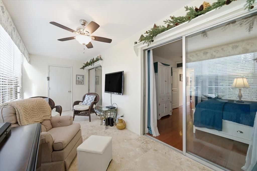 For Sale: $135,000 (2 beds, 1 baths, 965 Square Feet)