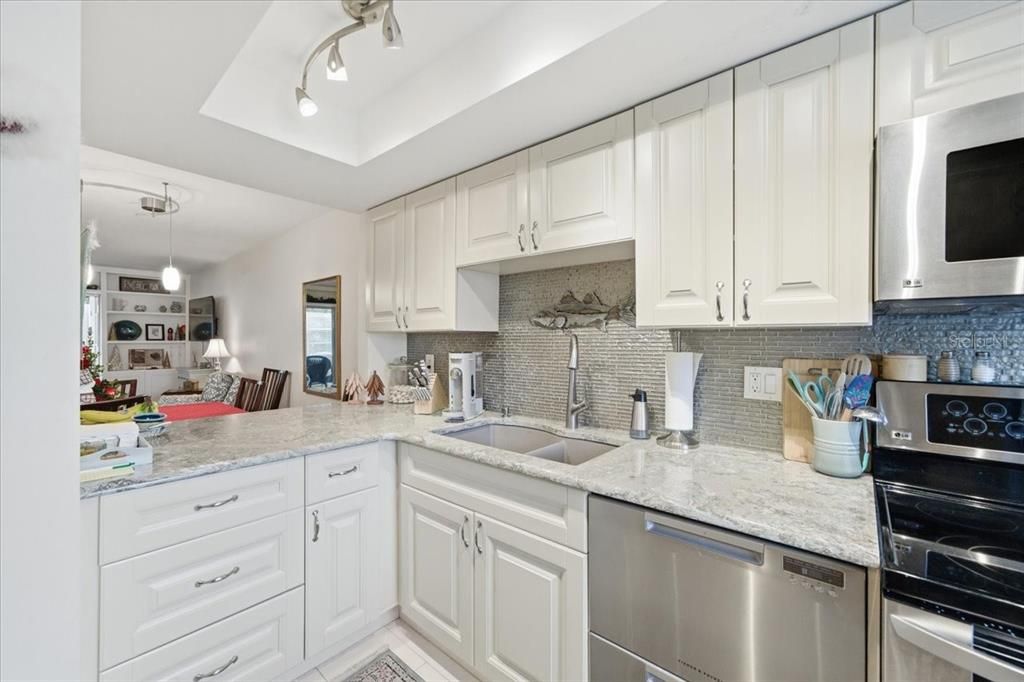 For Sale: $135,000 (2 beds, 1 baths, 965 Square Feet)