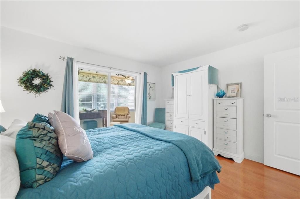 For Sale: $135,000 (2 beds, 1 baths, 965 Square Feet)