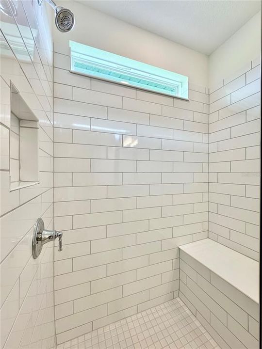 待售: $320,000 (4 贝兹, 2 浴室, 1583 平方英尺)