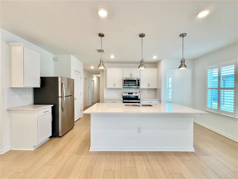 待售: $320,000 (4 贝兹, 2 浴室, 1583 平方英尺)