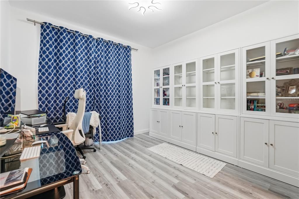 For Sale: $1,699,000 (3 beds, 3 baths, 2555 Square Feet)