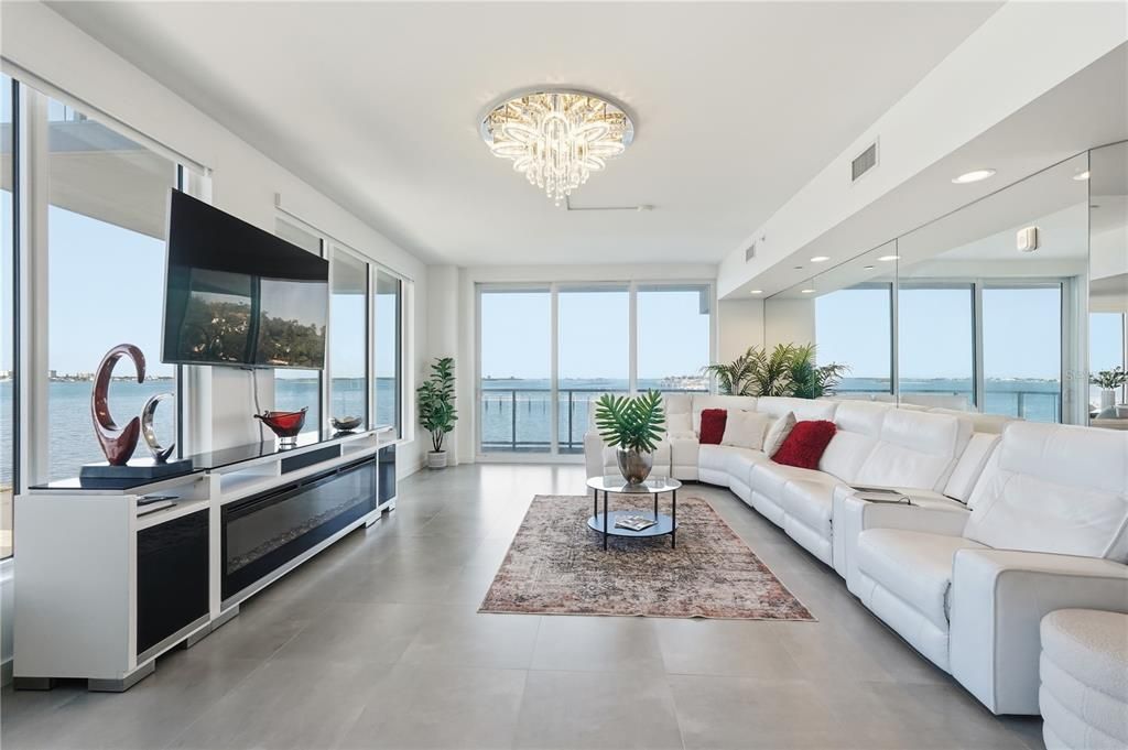 For Sale: $1,699,000 (3 beds, 3 baths, 2555 Square Feet)