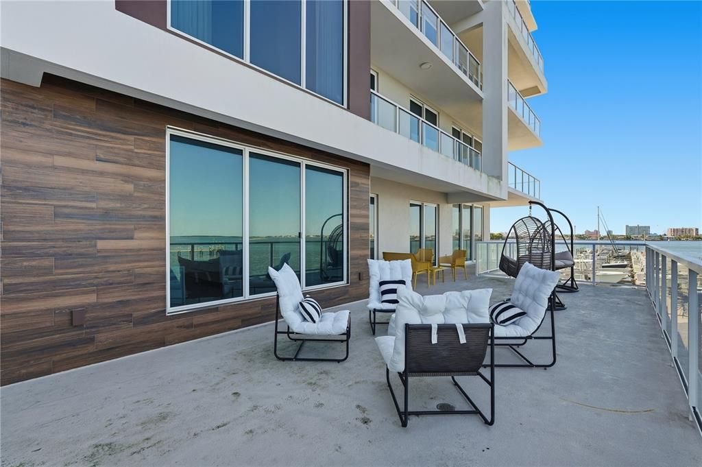 For Sale: $1,699,000 (3 beds, 3 baths, 2555 Square Feet)