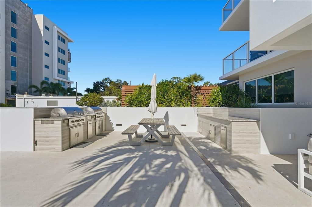 For Sale: $1,699,000 (3 beds, 3 baths, 2555 Square Feet)