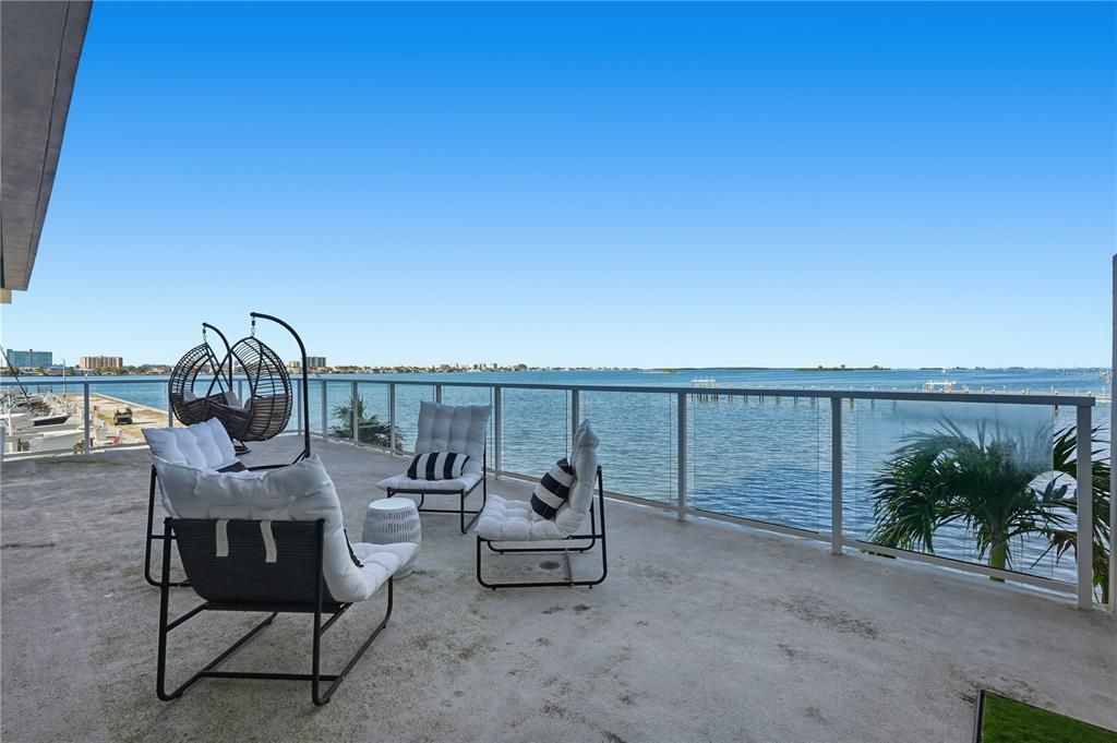 For Sale: $1,699,000 (3 beds, 3 baths, 2555 Square Feet)