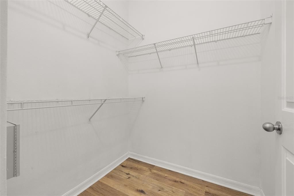 For Rent: $2,750 (3 beds, 1 baths, 1390 Square Feet)