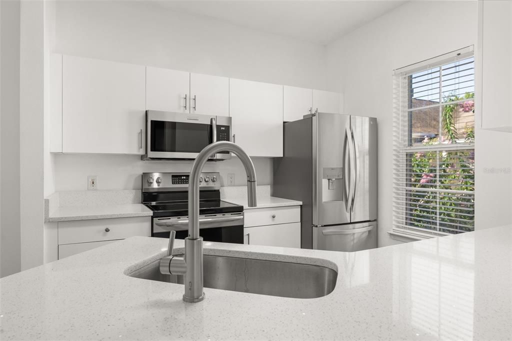 For Rent: $2,750 (3 beds, 1 baths, 1390 Square Feet)