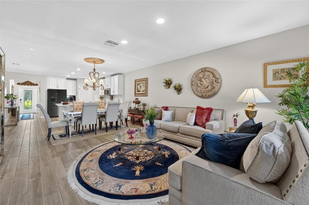 待售: $229,000 (2 贝兹, 2 浴室, 1406 平方英尺)