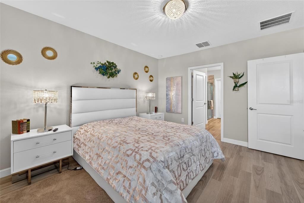 待售: $229,000 (2 贝兹, 2 浴室, 1406 平方英尺)