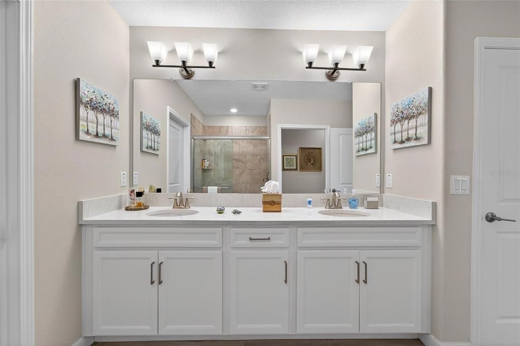 待售: $229,000 (2 贝兹, 2 浴室, 1406 平方英尺)