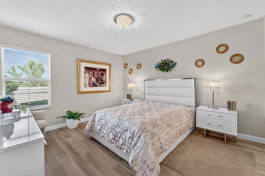 待售: $229,000 (2 贝兹, 2 浴室, 1406 平方英尺)