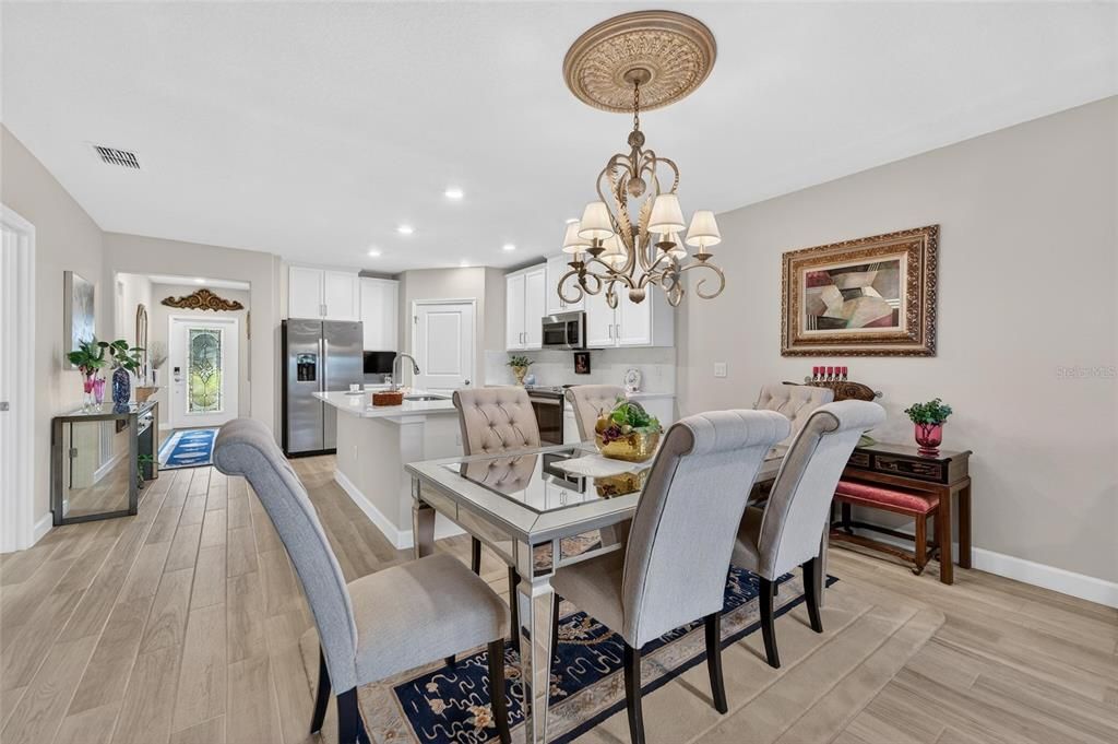 待售: $229,000 (2 贝兹, 2 浴室, 1406 平方英尺)