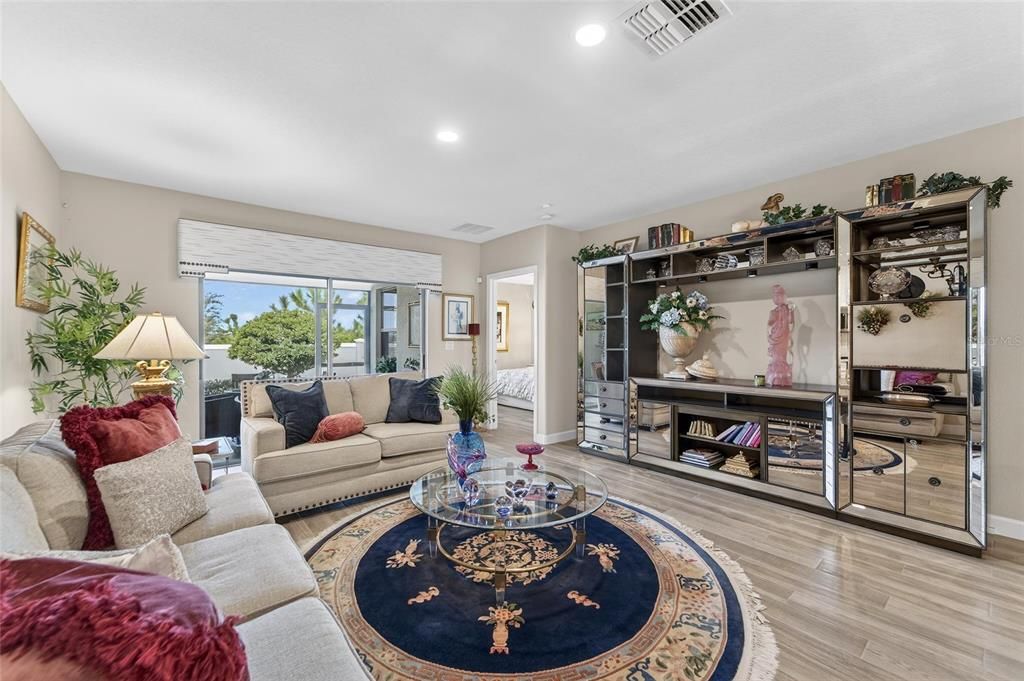 待售: $229,000 (2 贝兹, 2 浴室, 1406 平方英尺)