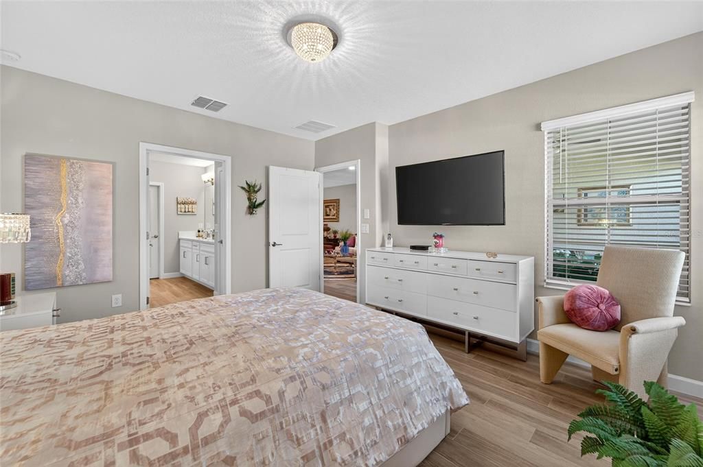 待售: $229,000 (2 贝兹, 2 浴室, 1406 平方英尺)