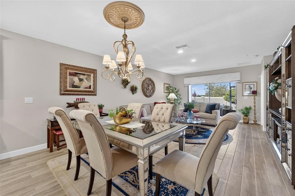 待售: $229,000 (2 贝兹, 2 浴室, 1406 平方英尺)