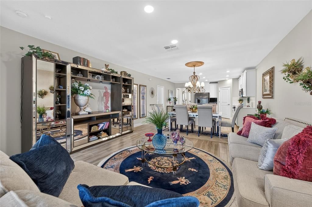 待售: $229,000 (2 贝兹, 2 浴室, 1406 平方英尺)