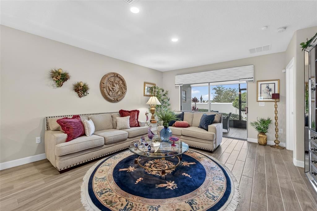 待售: $229,000 (2 贝兹, 2 浴室, 1406 平方英尺)