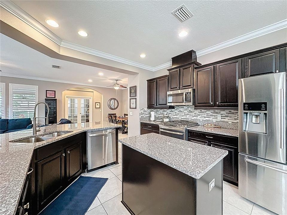 For Sale: $328,000 (2 beds, 2 baths, 1612 Square Feet)