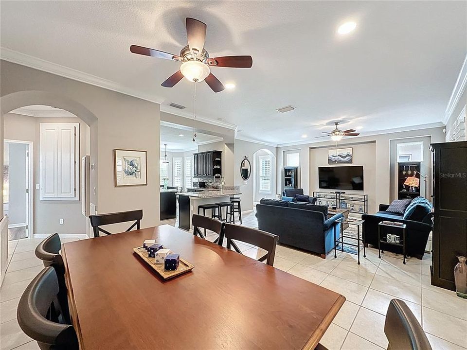 For Sale: $328,000 (2 beds, 2 baths, 1612 Square Feet)