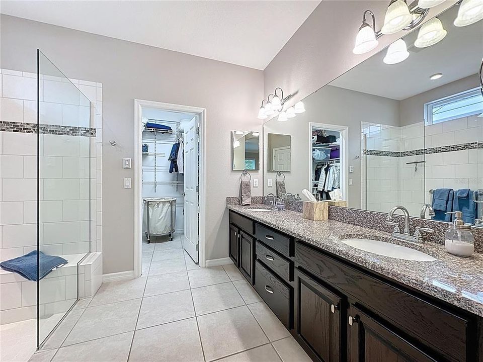 For Sale: $328,000 (2 beds, 2 baths, 1612 Square Feet)