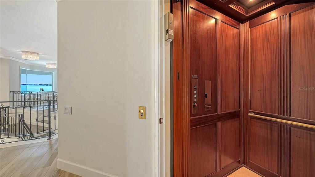 En Venta: $9,000,000 (5 camas, 5 baños, 5582 Pies cuadrados)