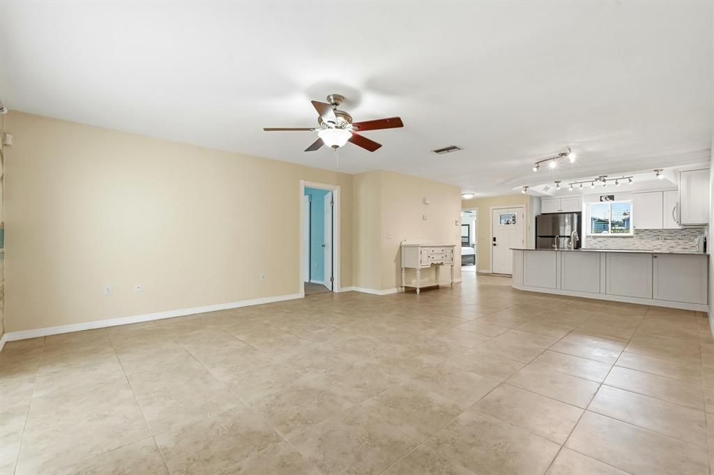 En Venta: $308,000 (2 camas, 2 baños, 1276 Pies cuadrados)