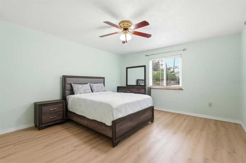 En Venta: $308,000 (2 camas, 2 baños, 1276 Pies cuadrados)