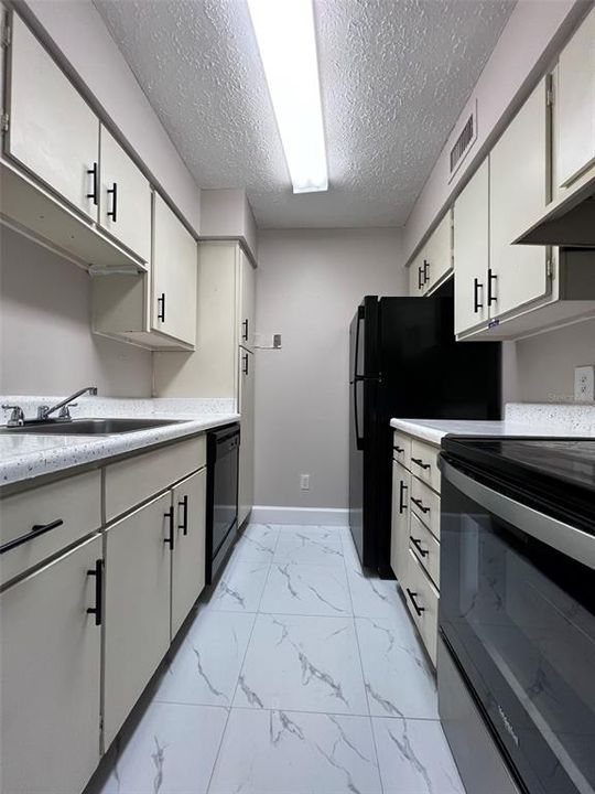 В аренду: $1,500 (2 спален, 1 ванн, 828 Квадратных фут)