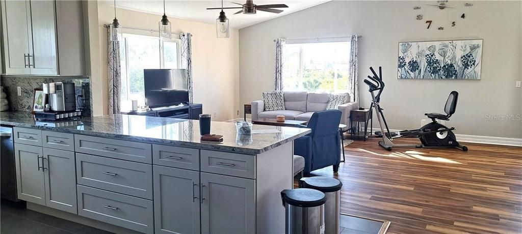 En Venta: $599,000 (4 camas, 3 baños, 2632 Pies cuadrados)