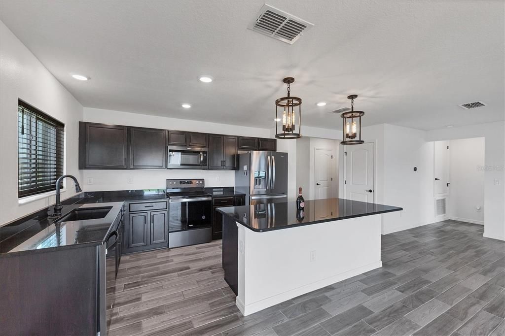 For Rent: $2,500 (3 beds, 2 baths, 1544 Square Feet)