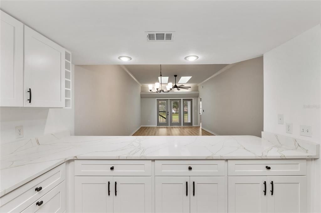 待售: $282,500 (2 贝兹, 2 浴室, 1311 平方英尺)