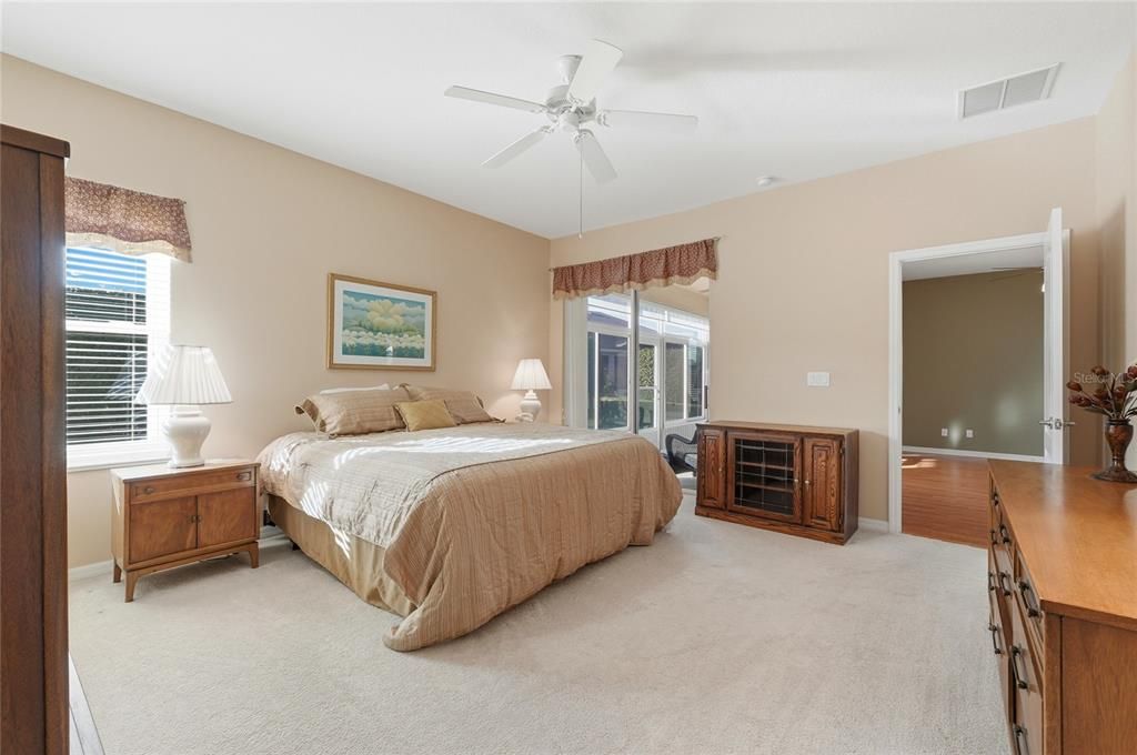 На продажу: $299,000 (2 спален, 2 ванн, 1935 Квадратных фут)