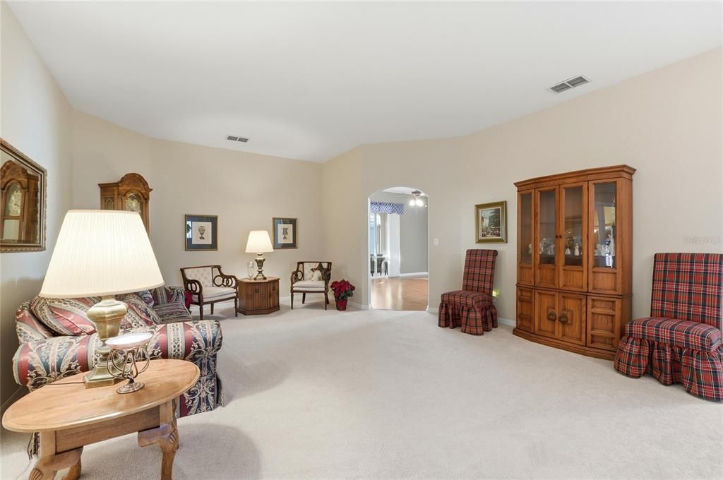 На продажу: $299,000 (2 спален, 2 ванн, 1935 Квадратных фут)