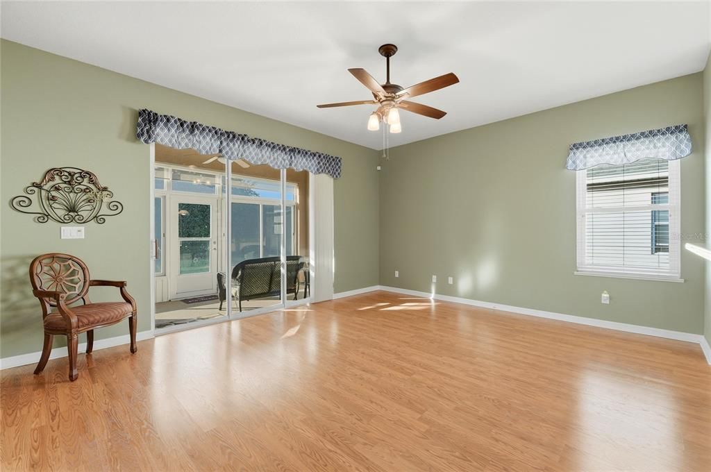 На продажу: $299,000 (2 спален, 2 ванн, 1935 Квадратных фут)